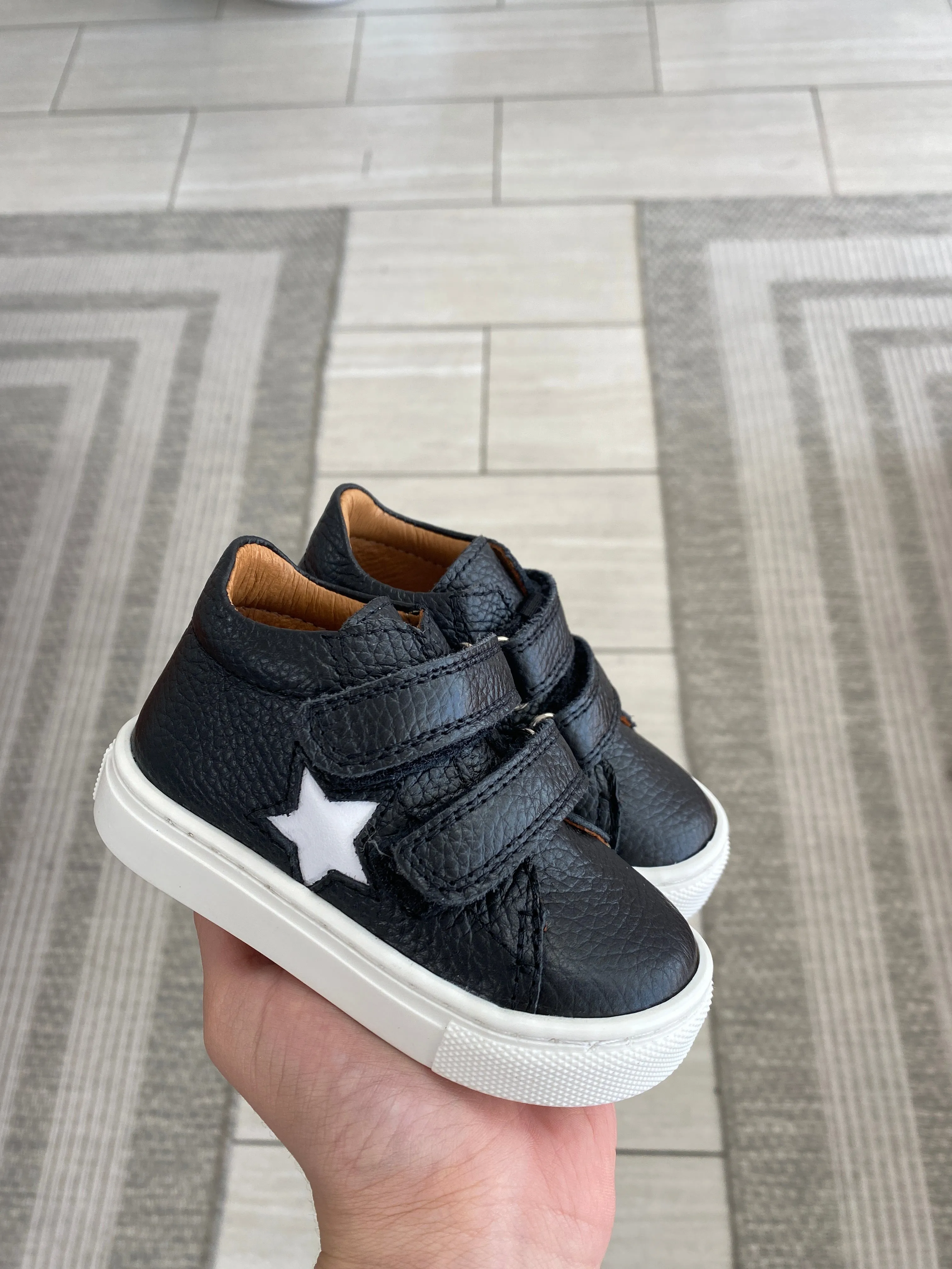 Atlanta Mocassin Black and White Star Baby Sneaker