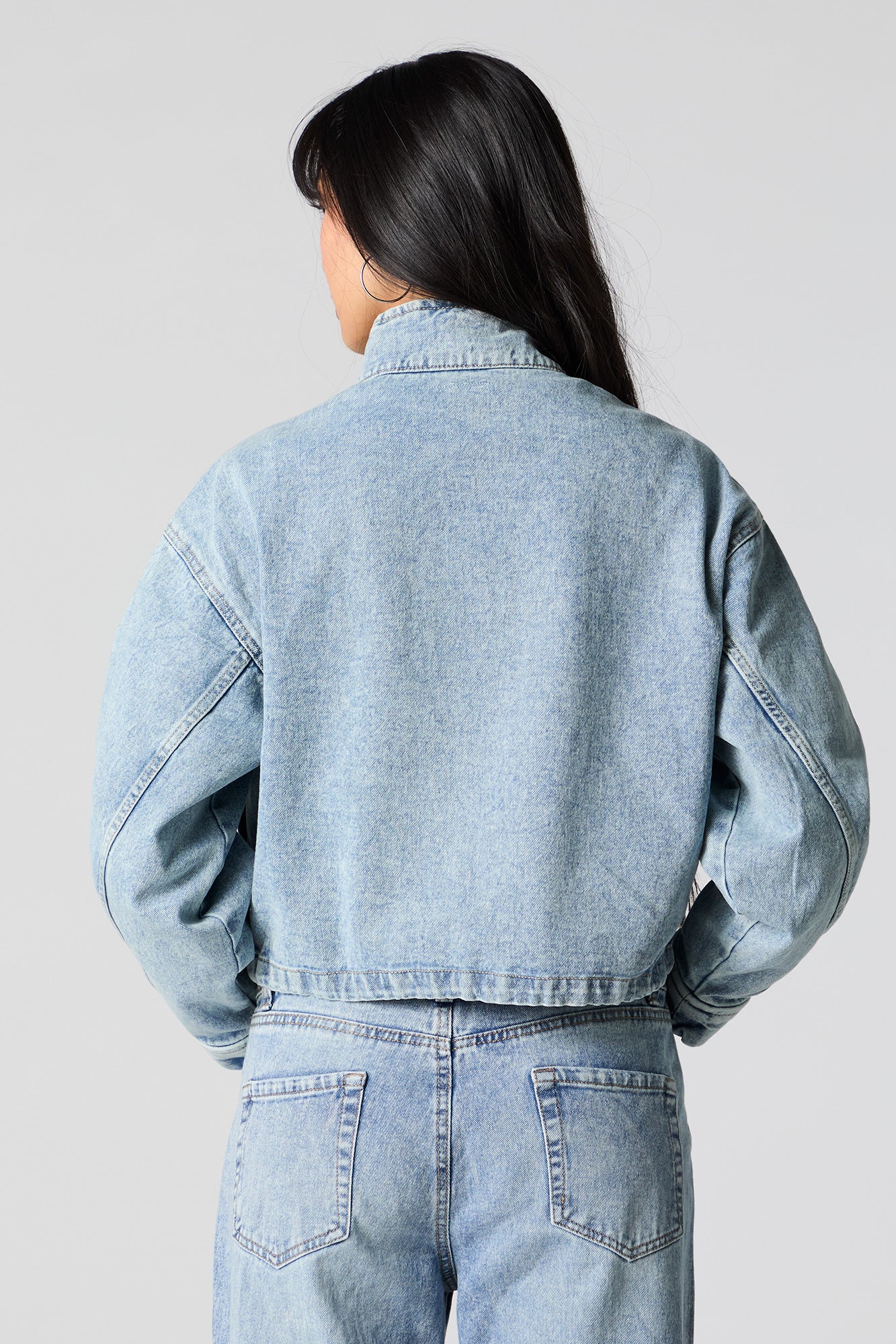 Blouson cargo en denim délavé à l'acide