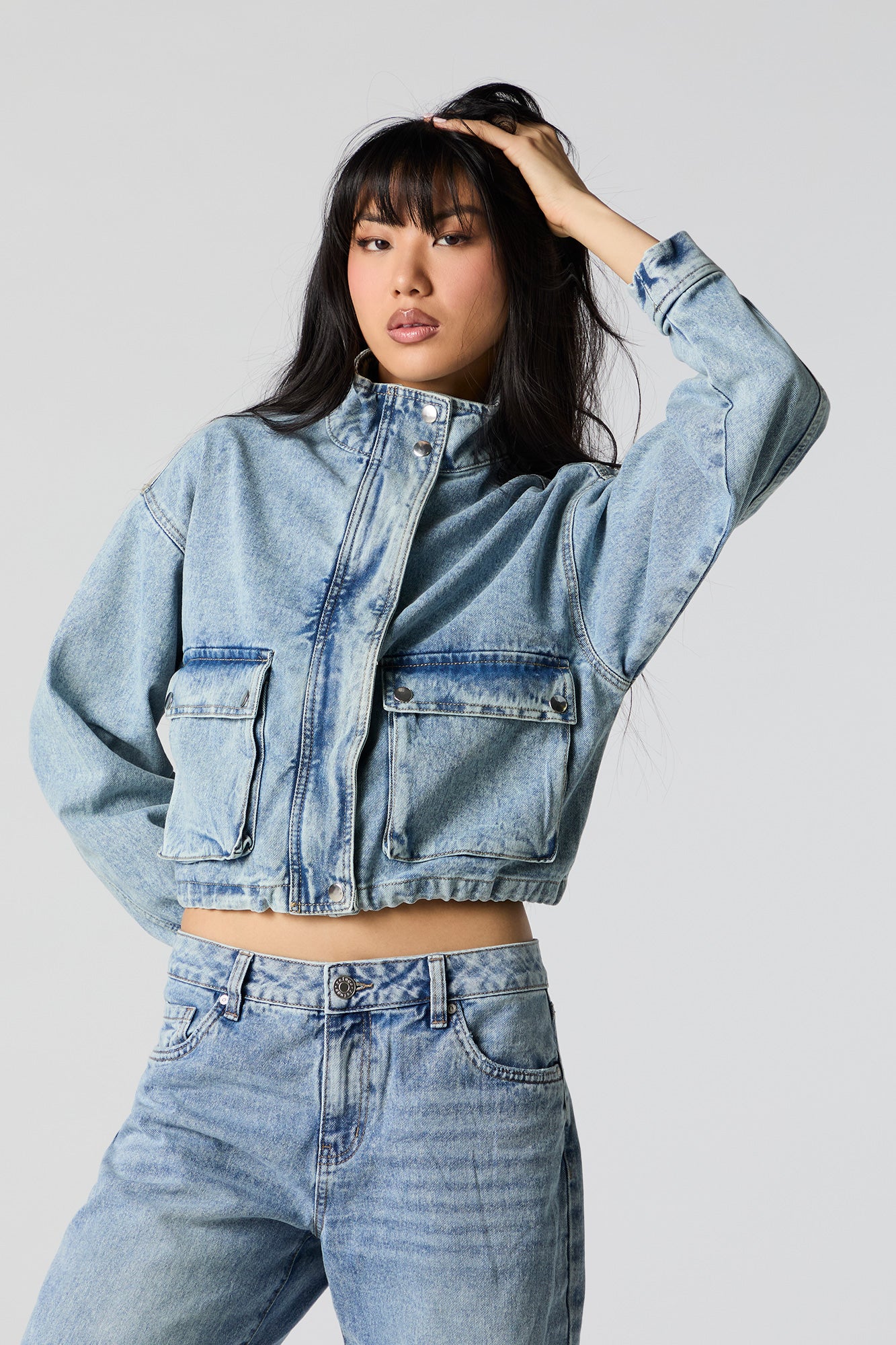 Blouson cargo en denim délavé à l'acide