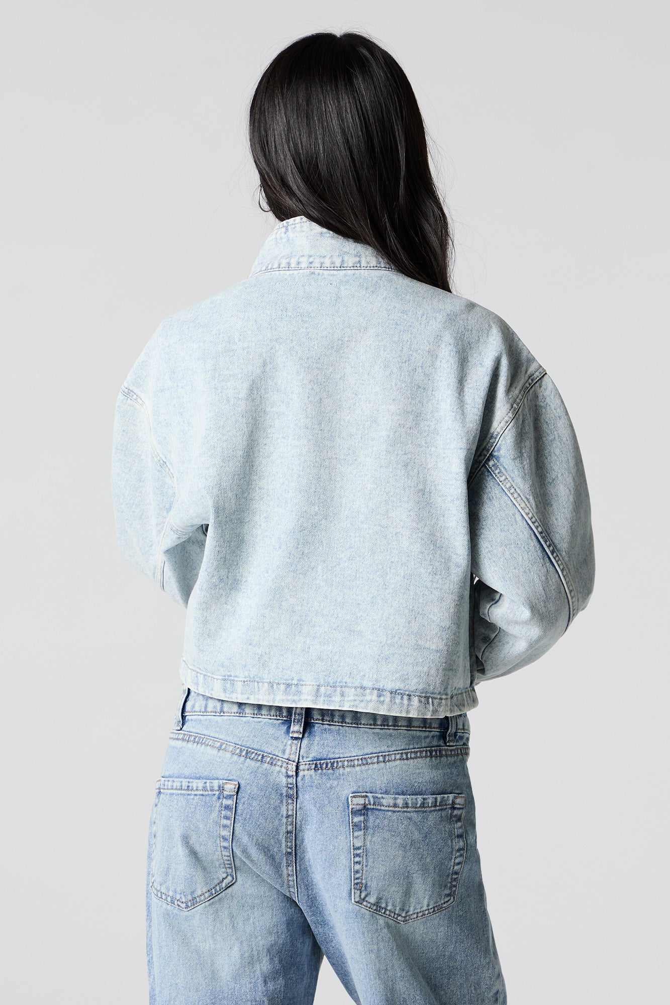 Blouson cargo en denim délavé à l'acide