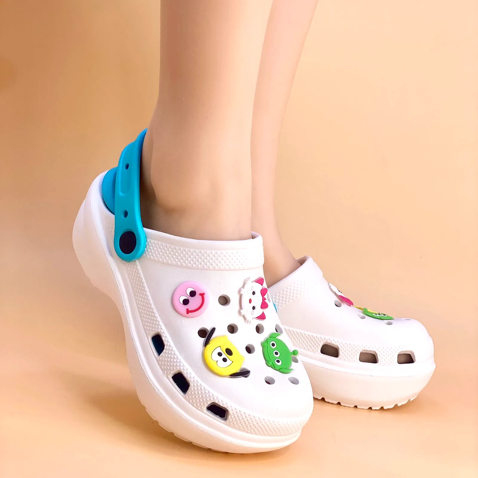 NEW , WOMEN SLIPPERS W1000