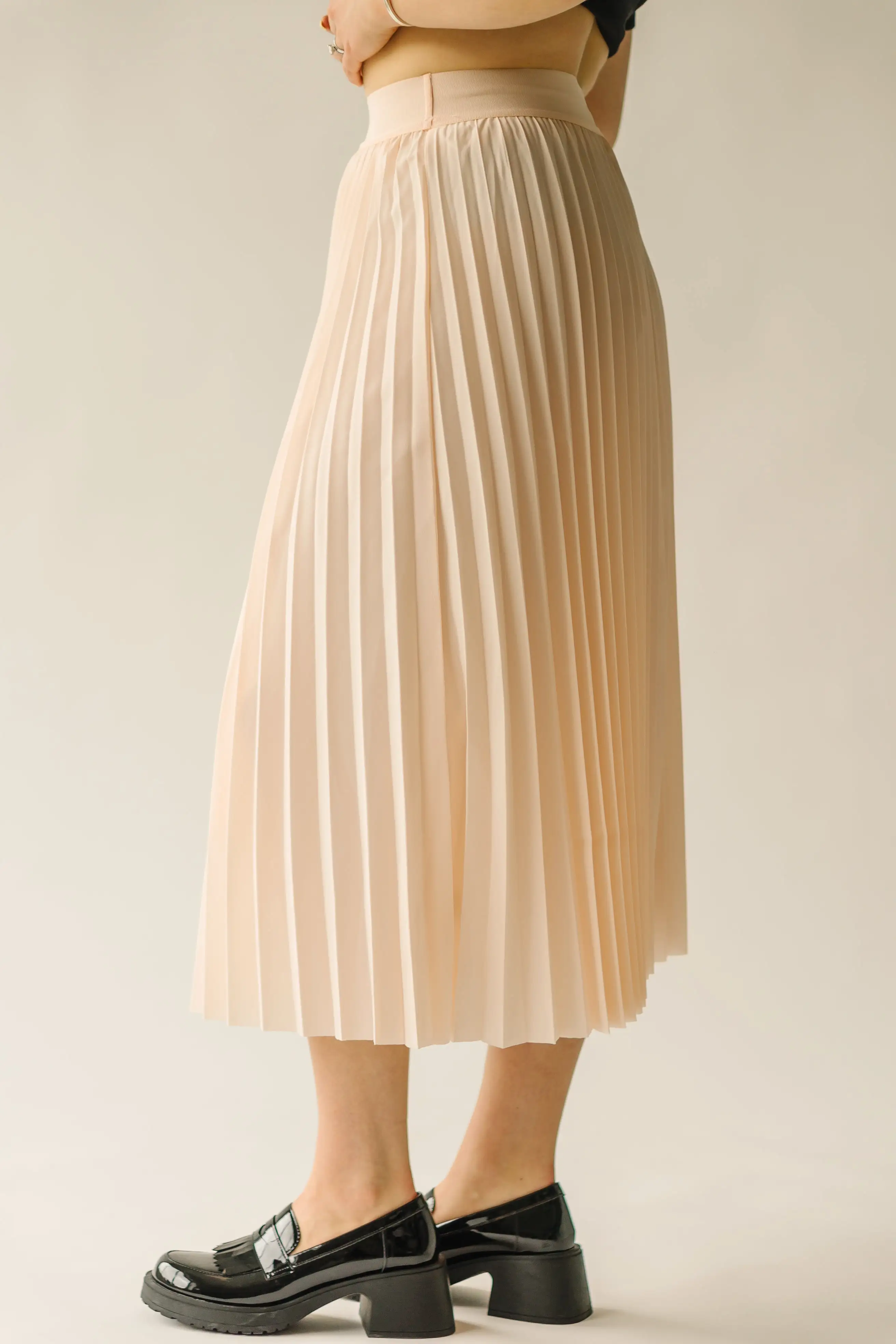 The Trevin Pleated Midi Skirt in Blush