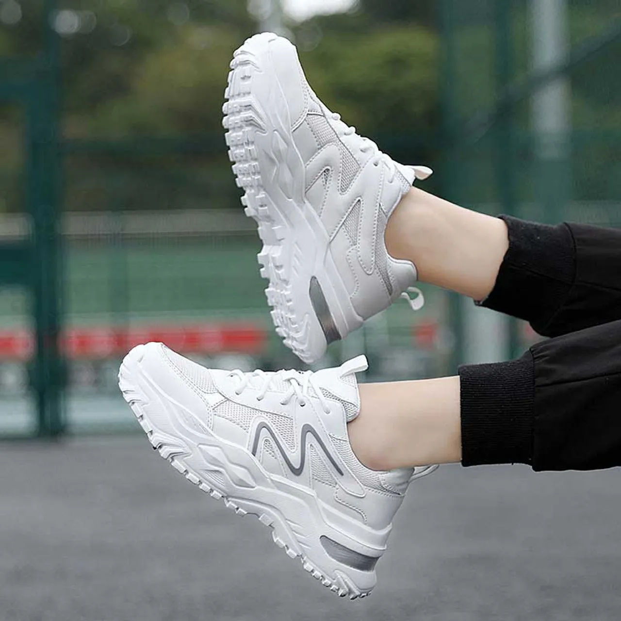 White wave stripe pattern shoe sneaker